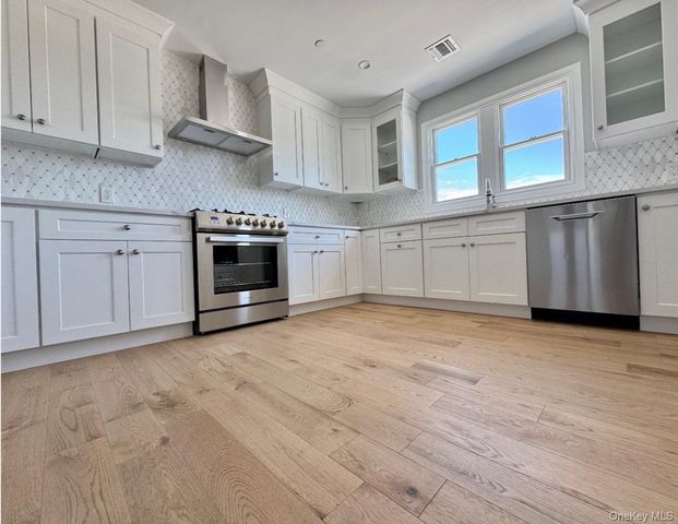 851 W Bay Drive, West Islip, NY 11795
