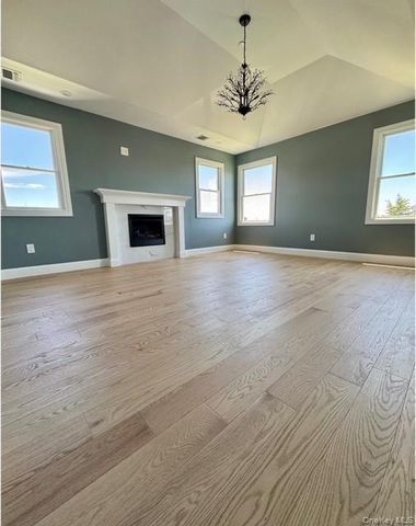 851 W Bay Drive, West Islip, NY 11795