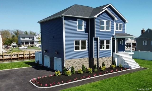 851 W Bay Drive, West Islip, NY 11795