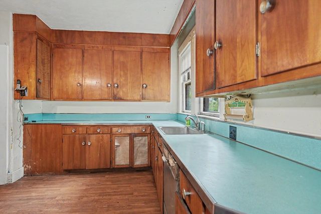 8 Tremont St, Maynard, MA 01754