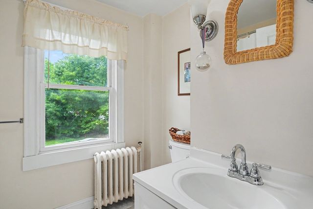 8 Tremont St, Maynard, MA 01754