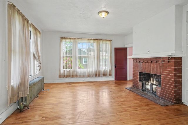 8 Tremont St, Maynard, MA 01754