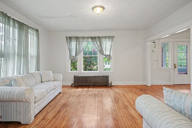 8 Tremont St, Maynard, MA 01754