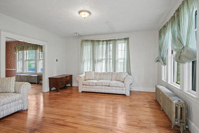 8 Tremont St, Maynard, MA 01754