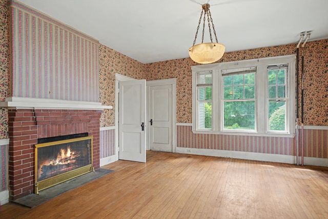 8 Tremont St, Maynard, MA 01754
