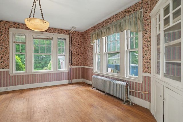 8 Tremont St, Maynard, MA 01754