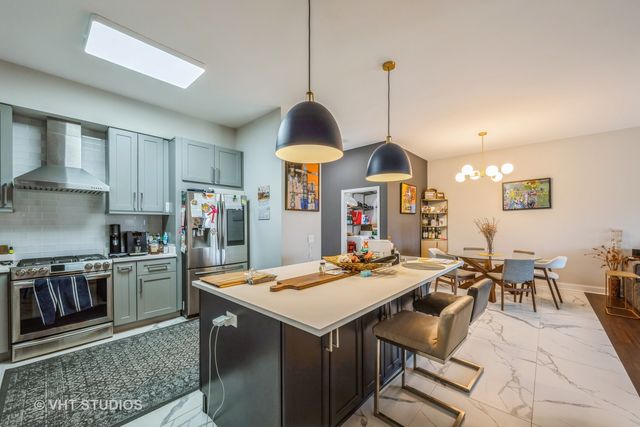8747 W Bryn Mawr Avenue 704, Chicago, IL 60631