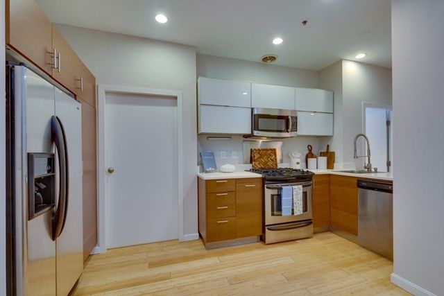 6 Canal Park 105, Cambridge, MA 02141