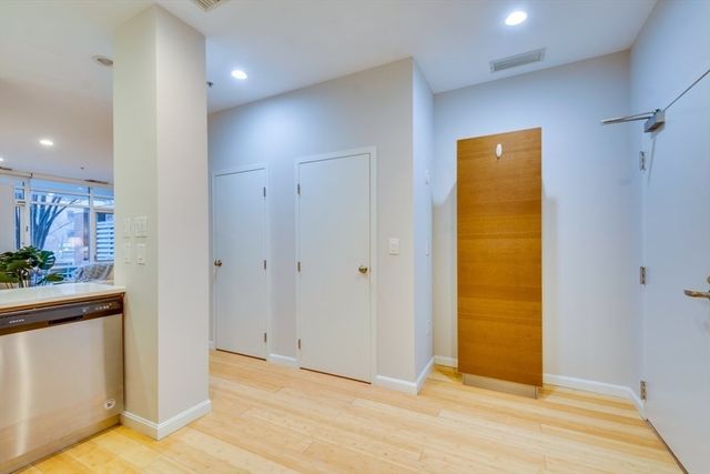 6 Canal Park 105, Cambridge, MA 02141