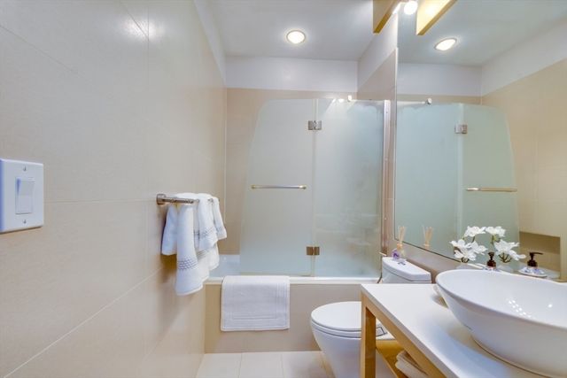 6 Canal Park 105, Cambridge, MA 02141