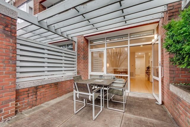 6 Canal Park 105, Cambridge, MA 02141