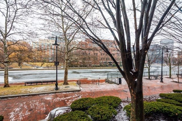 6 Canal Park 105, Cambridge, MA 02141