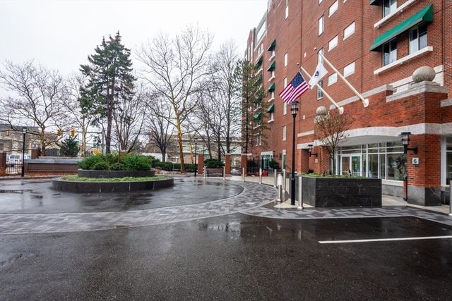 6 Canal Park 105, Cambridge, MA 02141