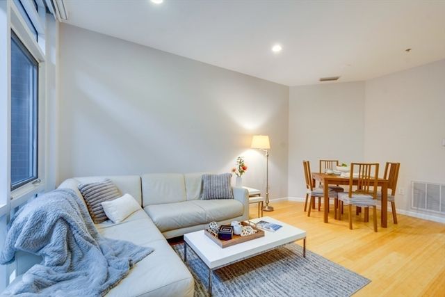 6 Canal Park 105, Cambridge, MA 02141
