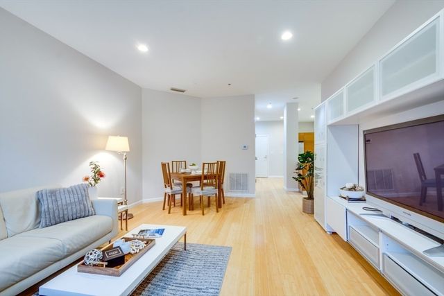 6 Canal Park 105, Cambridge, MA 02141