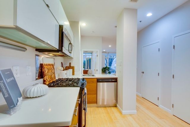 6 Canal Park 105, Cambridge, MA 02141