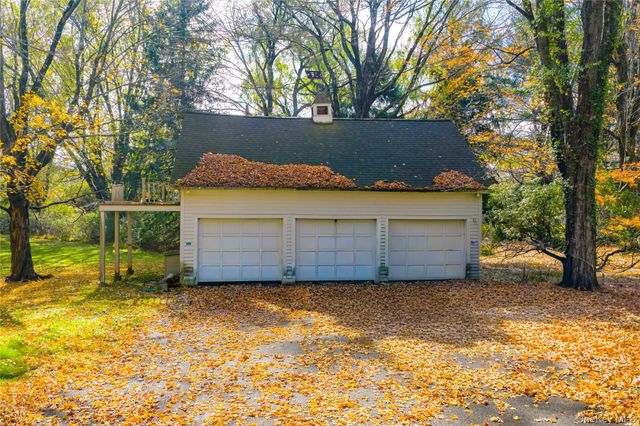 64 S Quaker Hill Road, Pawling, NY 12564