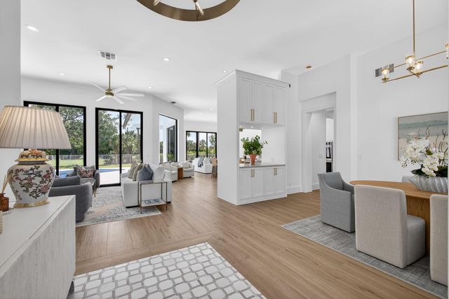 2725 Seneca Circle, West Palm Beach, FL 33409