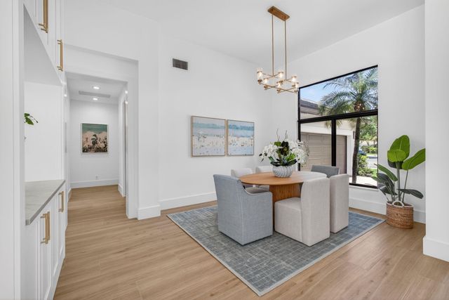 2725 Seneca Circle, West Palm Beach, FL 33409