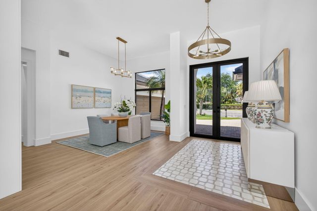 2725 Seneca Circle, West Palm Beach, FL 33409