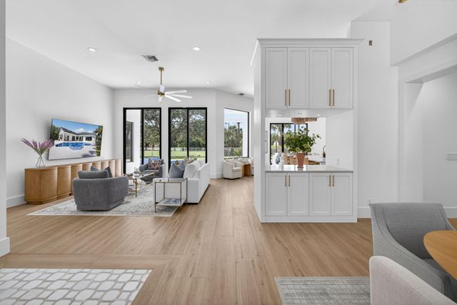 2725 Seneca Circle, West Palm Beach, FL 33409