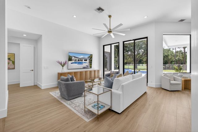 2725 Seneca Circle, West Palm Beach, FL 33409