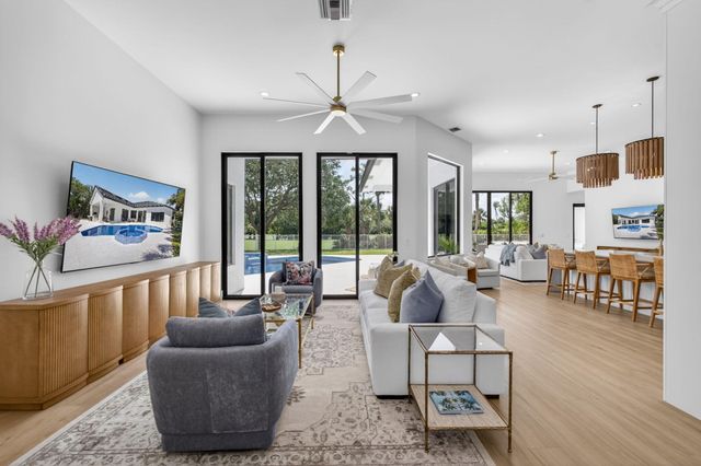 2725 Seneca Circle, West Palm Beach, FL 33409