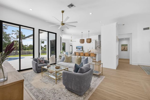 2725 Seneca Circle, West Palm Beach, FL 33409