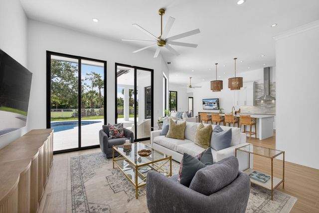 2725 Seneca Circle, West Palm Beach, FL 33409