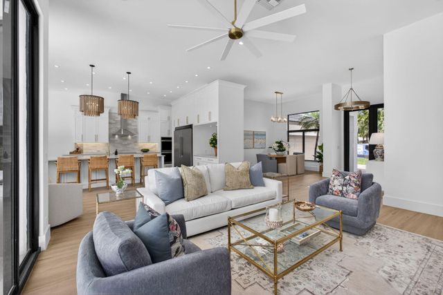 2725 Seneca Circle, West Palm Beach, FL 33409