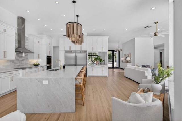 2725 Seneca Circle, West Palm Beach, FL 33409