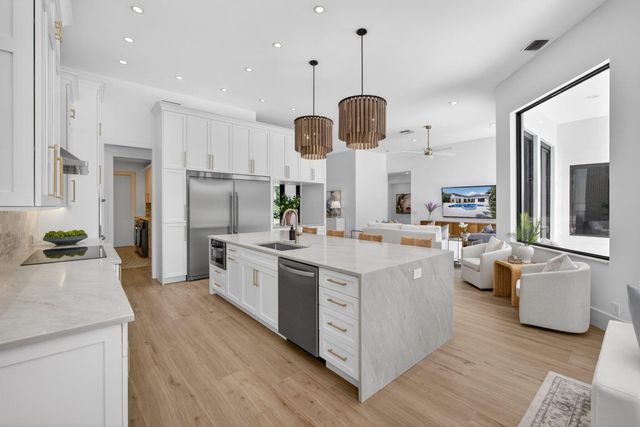 2725 Seneca Circle, West Palm Beach, FL 33409