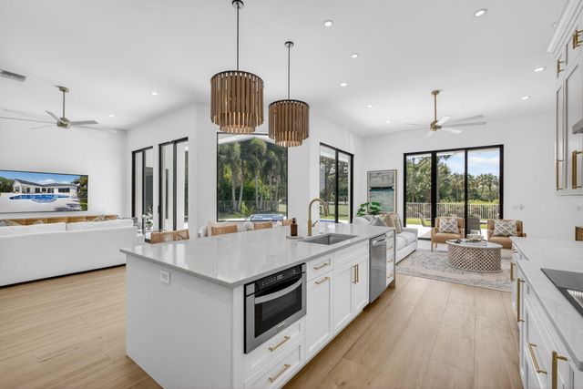 2725 Seneca Circle, West Palm Beach, FL 33409