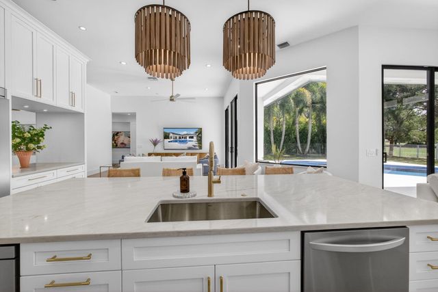 2725 Seneca Circle, West Palm Beach, FL 33409