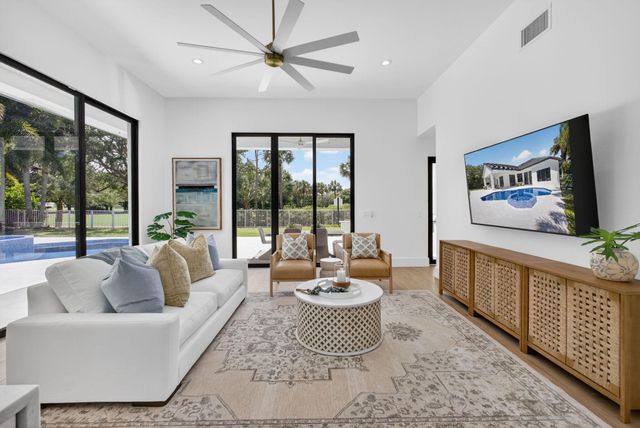 2725 Seneca Circle, West Palm Beach, FL 33409