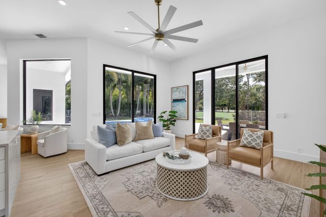 2725 Seneca Circle, West Palm Beach, FL 33409