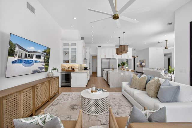 2725 Seneca Circle, West Palm Beach, FL 33409