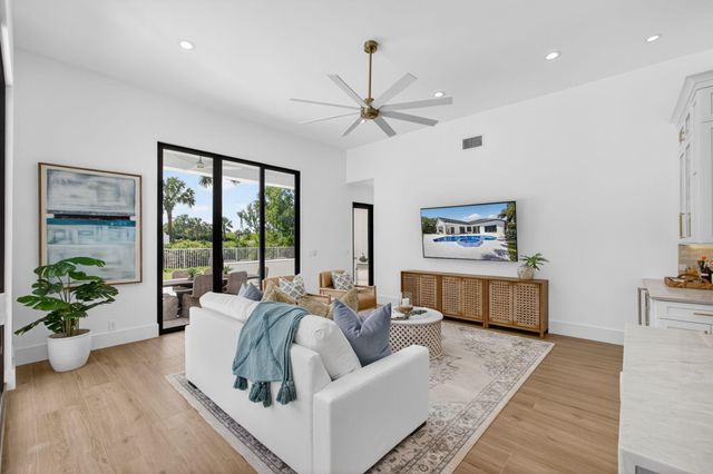 2725 Seneca Circle, West Palm Beach, FL 33409