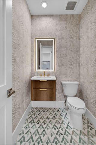 2725 Seneca Circle, West Palm Beach, FL 33409