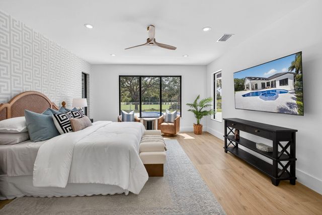 2725 Seneca Circle, West Palm Beach, FL 33409