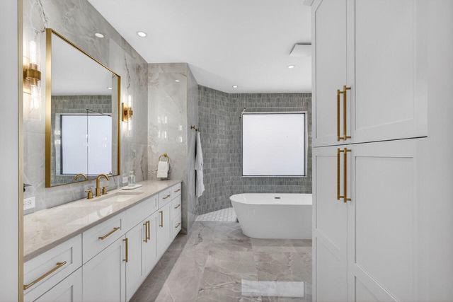 2725 Seneca Circle, West Palm Beach, FL 33409