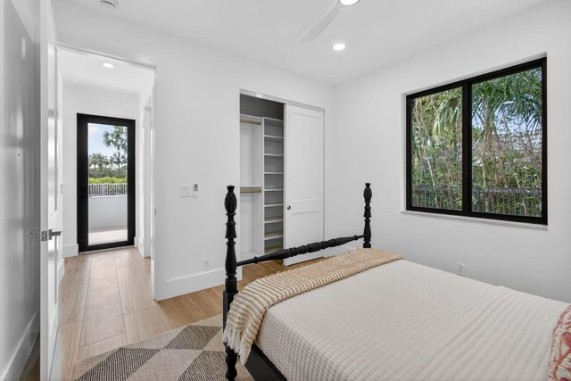 2725 Seneca Circle, West Palm Beach, FL 33409