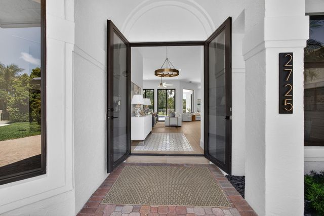 2725 Seneca Circle, West Palm Beach, FL 33409