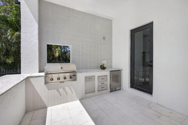 2725 Seneca Circle, West Palm Beach, FL 33409