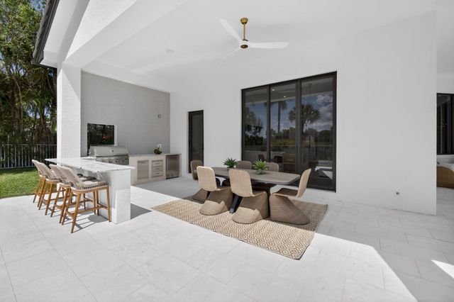 2725 Seneca Circle, West Palm Beach, FL 33409