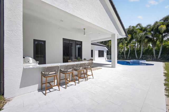 2725 Seneca Circle, West Palm Beach, FL 33409