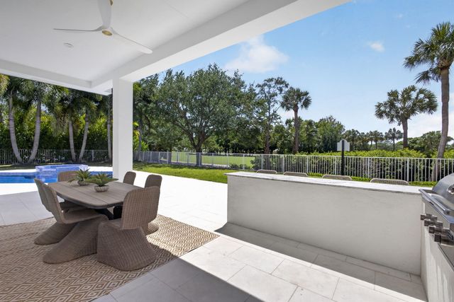 2725 Seneca Circle, West Palm Beach, FL 33409