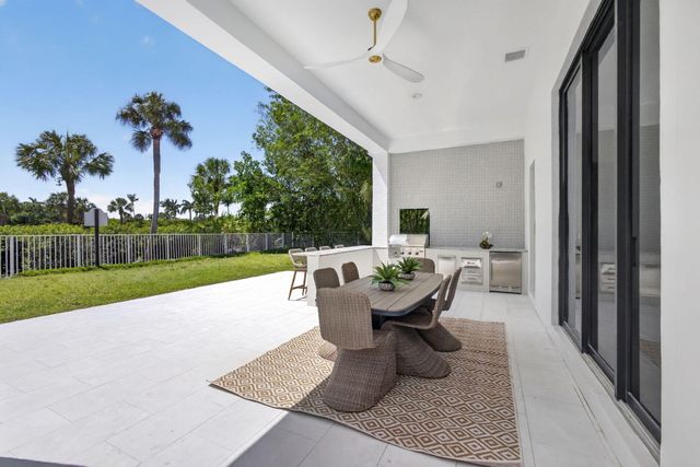 2725 Seneca Circle, West Palm Beach, FL 33409