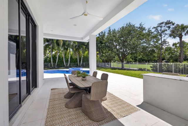 2725 Seneca Circle, West Palm Beach, FL 33409