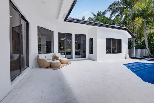 2725 Seneca Circle, West Palm Beach, FL 33409